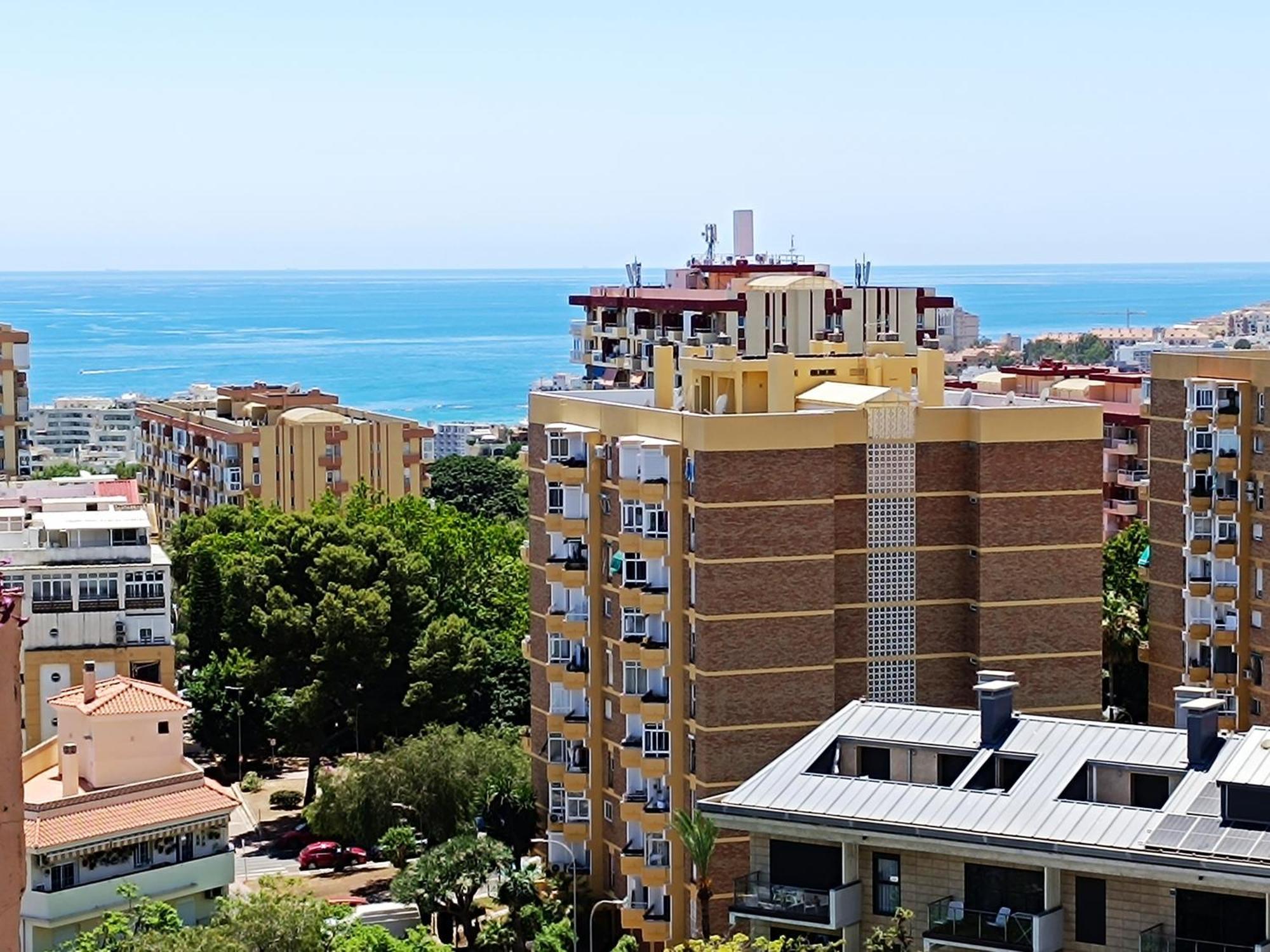 Apartment Attico Acuario, 2 Bathrooms Floor With Sea And Mountain Views Benalmádena